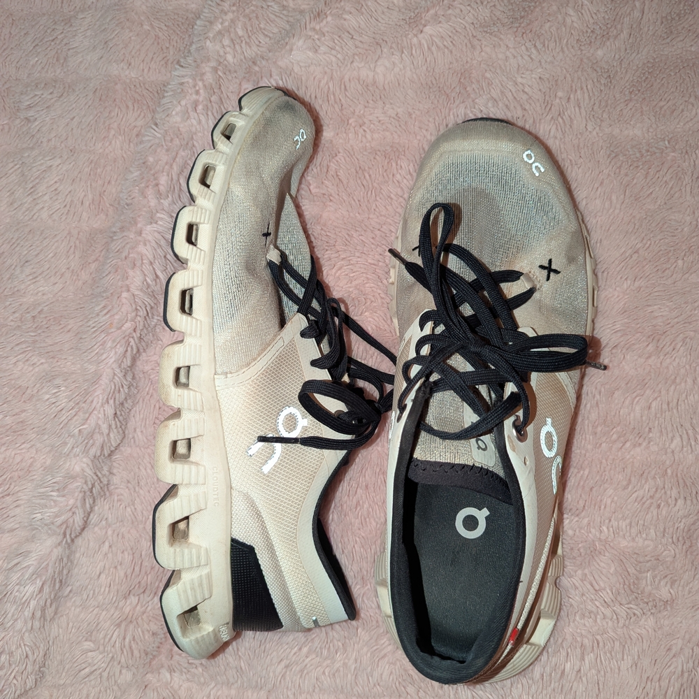 On Running Women's Beige and Black Sneakers